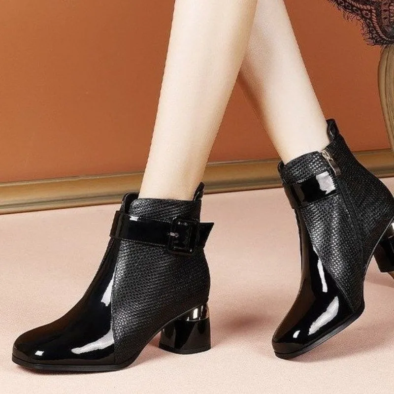النساء حذاء من الجلد كعب سميك منصة أحذية بوت قصيرة موضة الخريفNew أحذية نسائية ريترو حزام مشبك أحذية عمل بوتاس دي Mujer