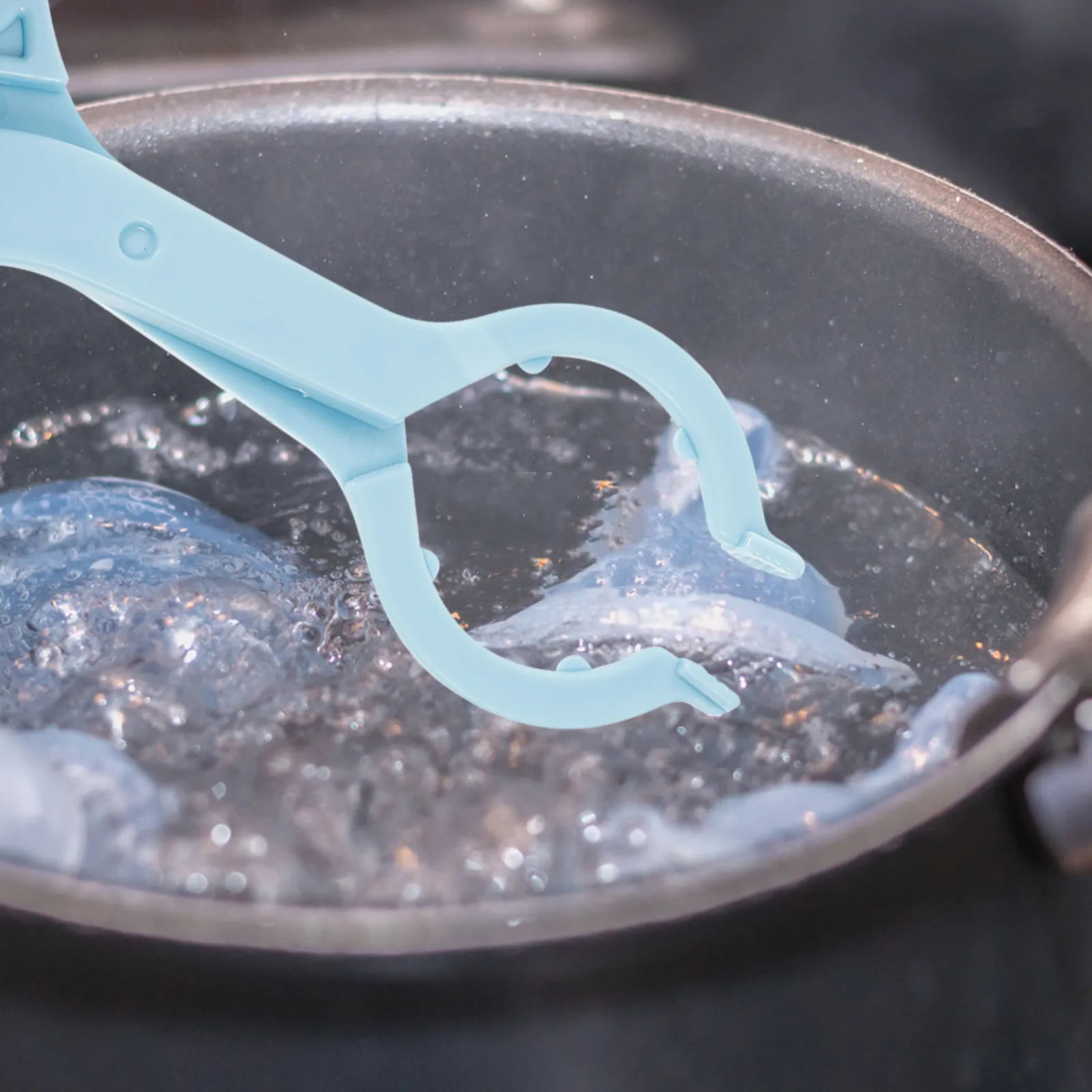 

Набор из 2 многофункциональных зажимов для бутылочек: противоскользящие щипцы для детских бутылочек, клипса для сосок, кухонный инструмент, зажим для кормления младенцев