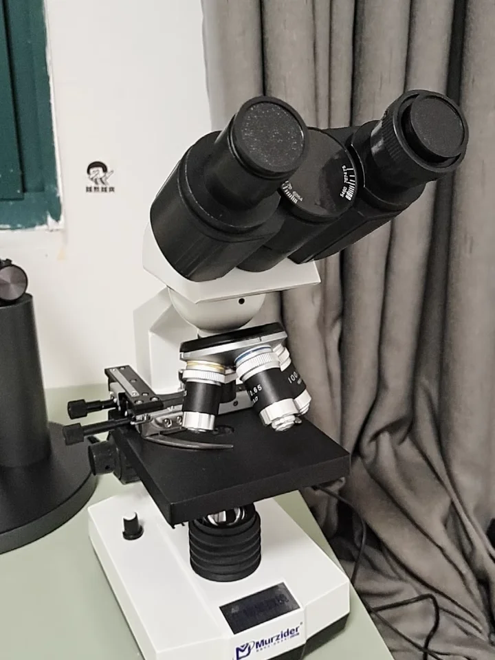 Microscópio de laboratório trinocular 1600X profissional de alta qualidade com câmera para bactérias e análise