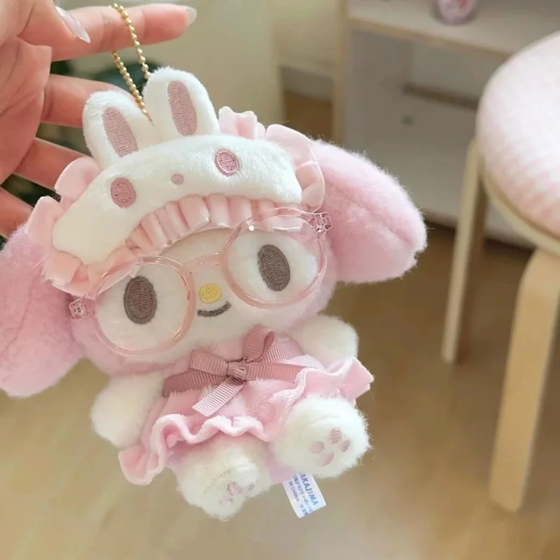 Uroczy breloczek pluszowy Kot Kt, kreskówkowy anime kot w okularach, zawieszka do plecaka, dekoracja dla dziewcząt, prezent na urodziny lub święta.