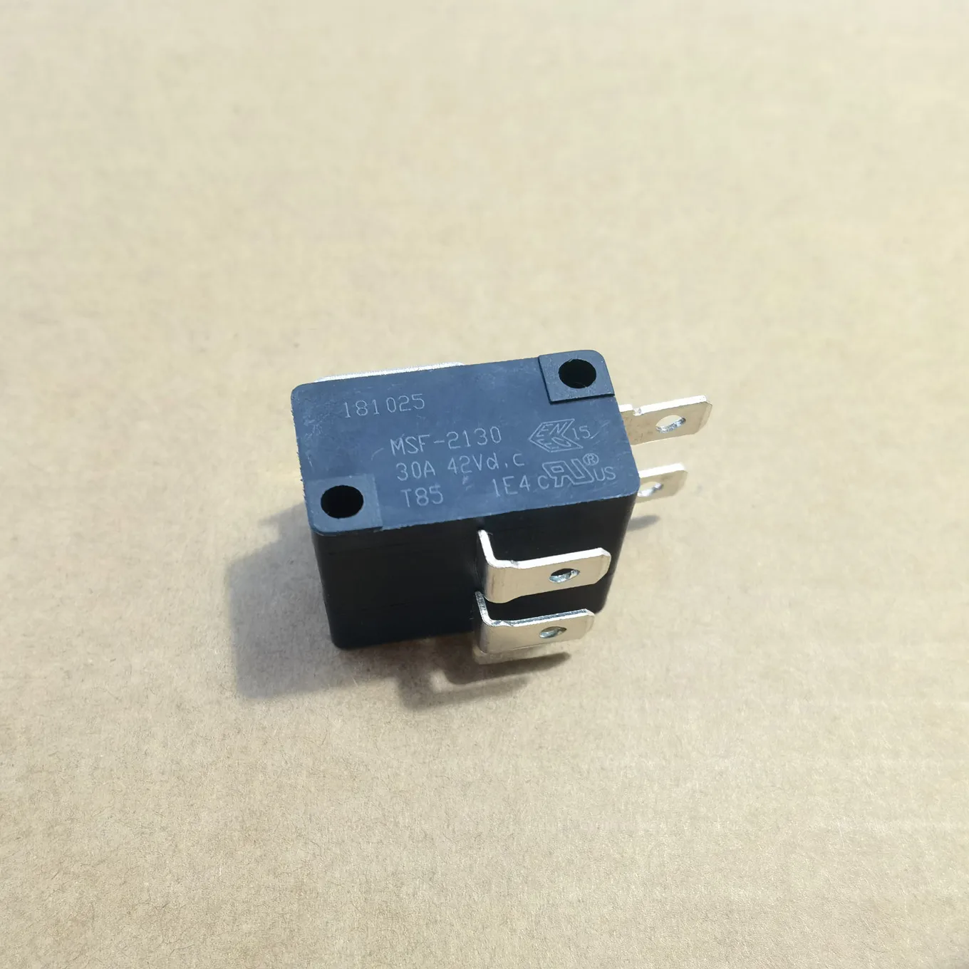 

Оригинальный новый 100% микропереключатель MSF-2130 30A 42VDC