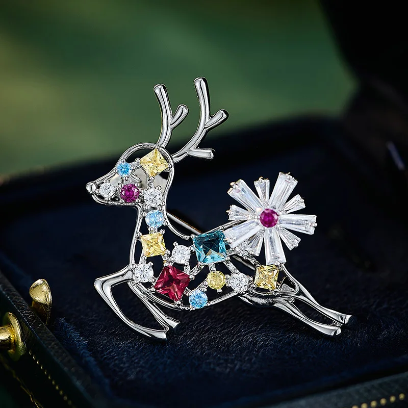 New Christmas Series Christmas Tree Cute Elk Wind Chime Bow Brooch Luxury Creative Snowflake Corsage M279