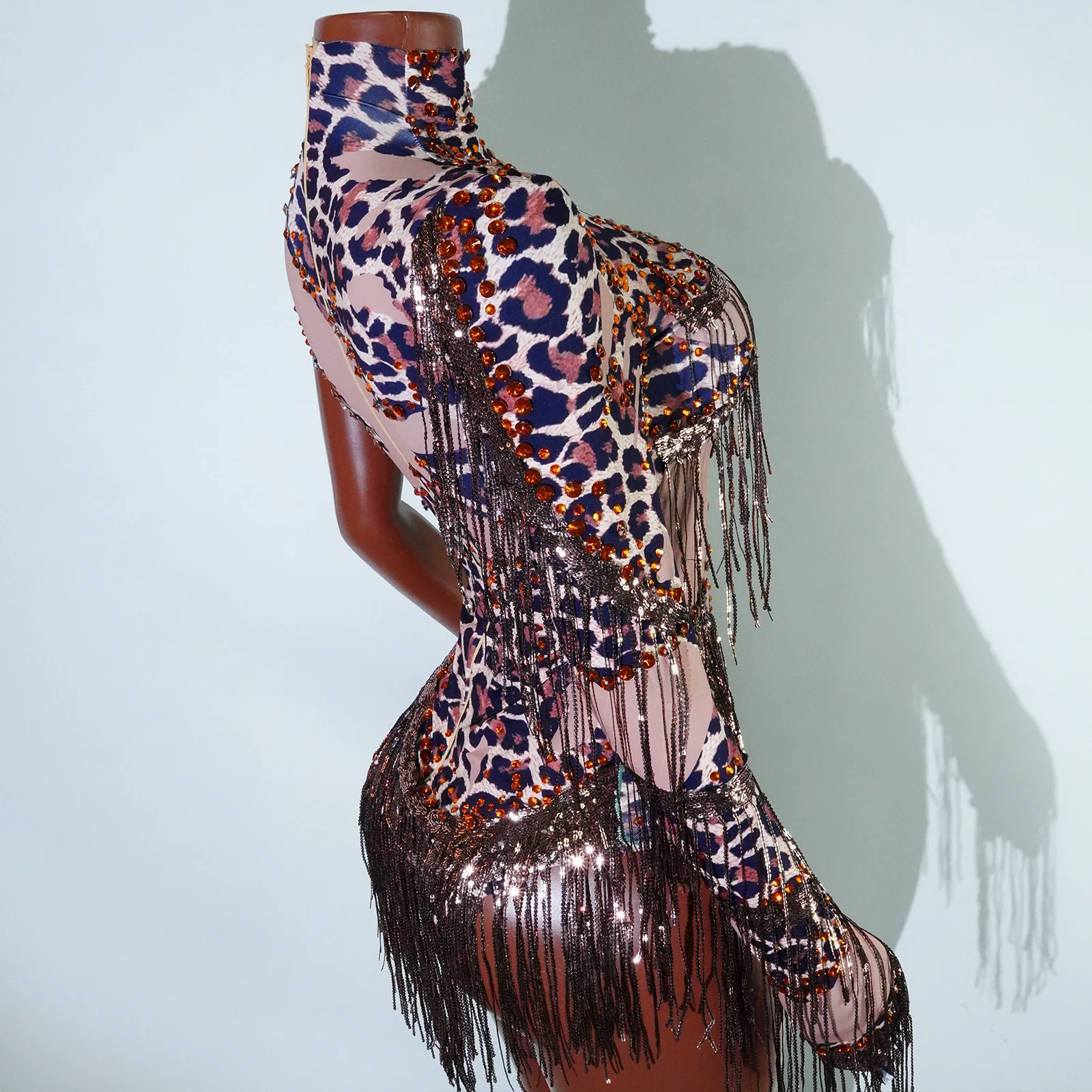 Sexy Skinny Trikot Sänger Tänzer Show Bühne Tragen Sparkly Leopard Strass Frauen Tanz Kostüm Fransen Eine Schulter Body