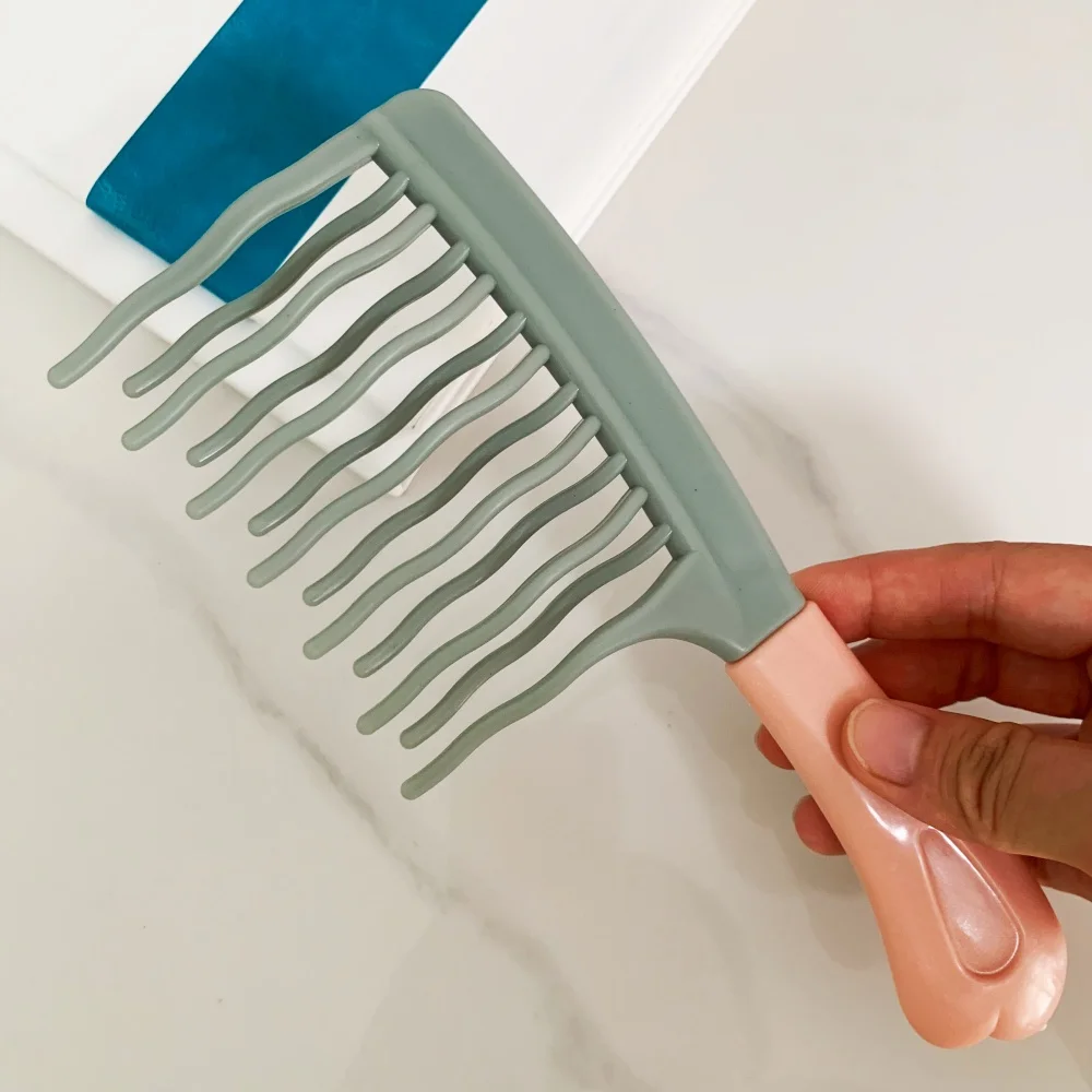 Wavy Wide Tooth Hair Comb For Curly Hair Anti-Pull Detangling Comb Maintain Curl Shape No Straightening Ergonomic Handle Scalp