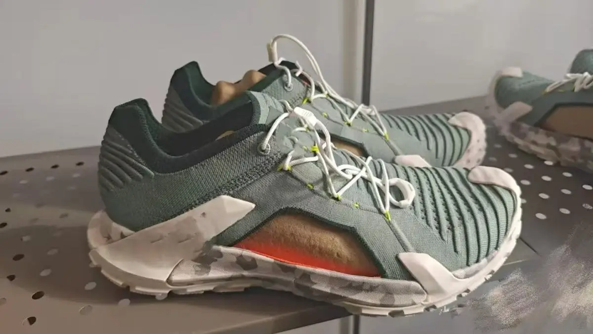 Fashionable summer men's shoes Casual sports shoes 2025 Breathable classic low-top sports tennis shoes Outdoor lace-up sports sh