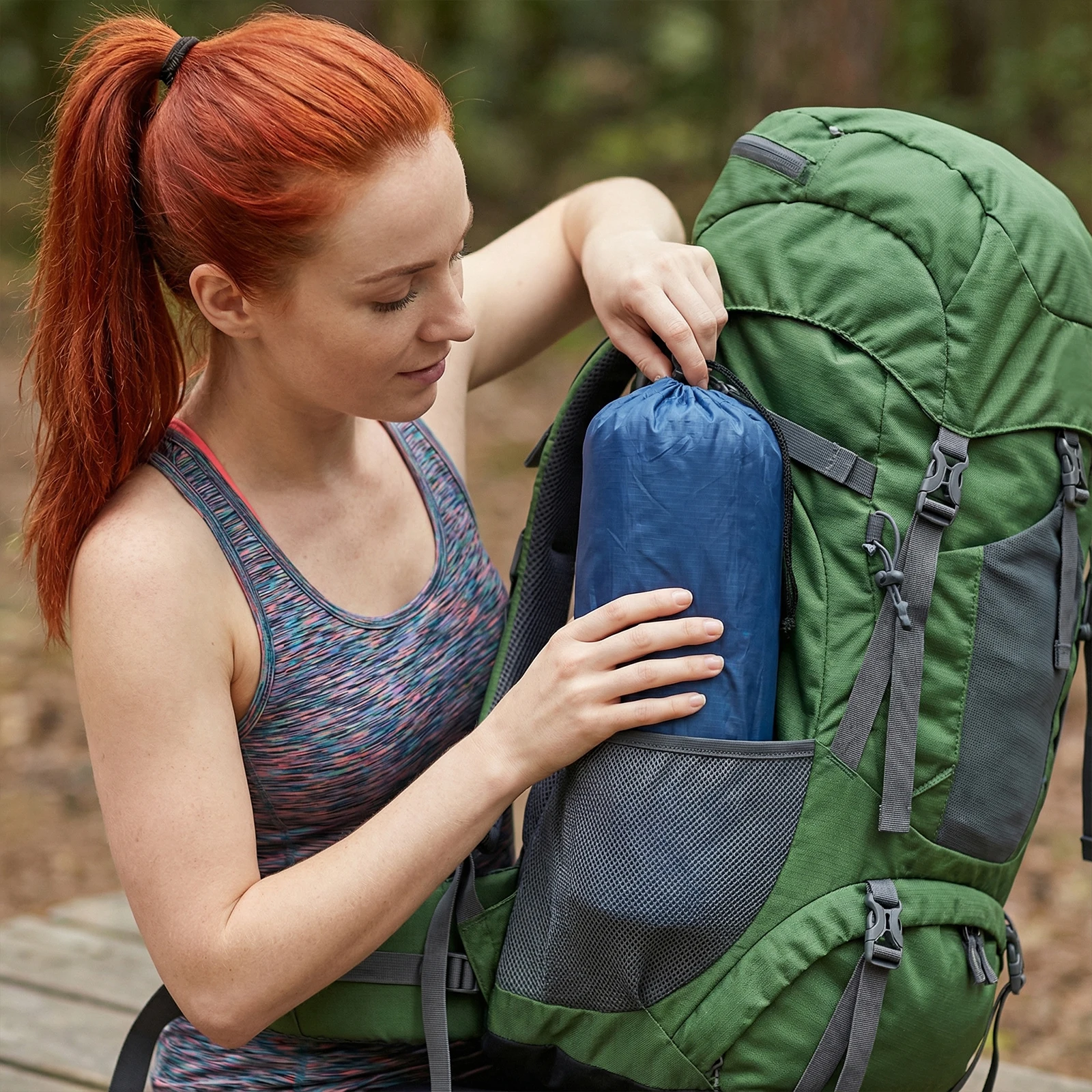 

Надувной коврик для кемпинга с подушкой и ножным насосом (зеленый, двойной)