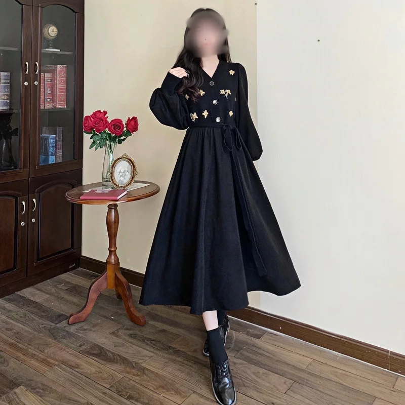 

Big size chubby MM belly covering V-neck flower embroidery waist cinching slimming dress autumn and winter base long skirt