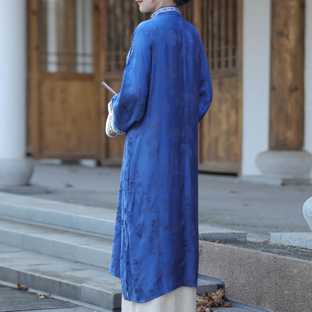 Lzjn vestido longo estilo chinês de seda-algodão para primavera e outono com bordado palácio solto e elegante para camadas 2025
