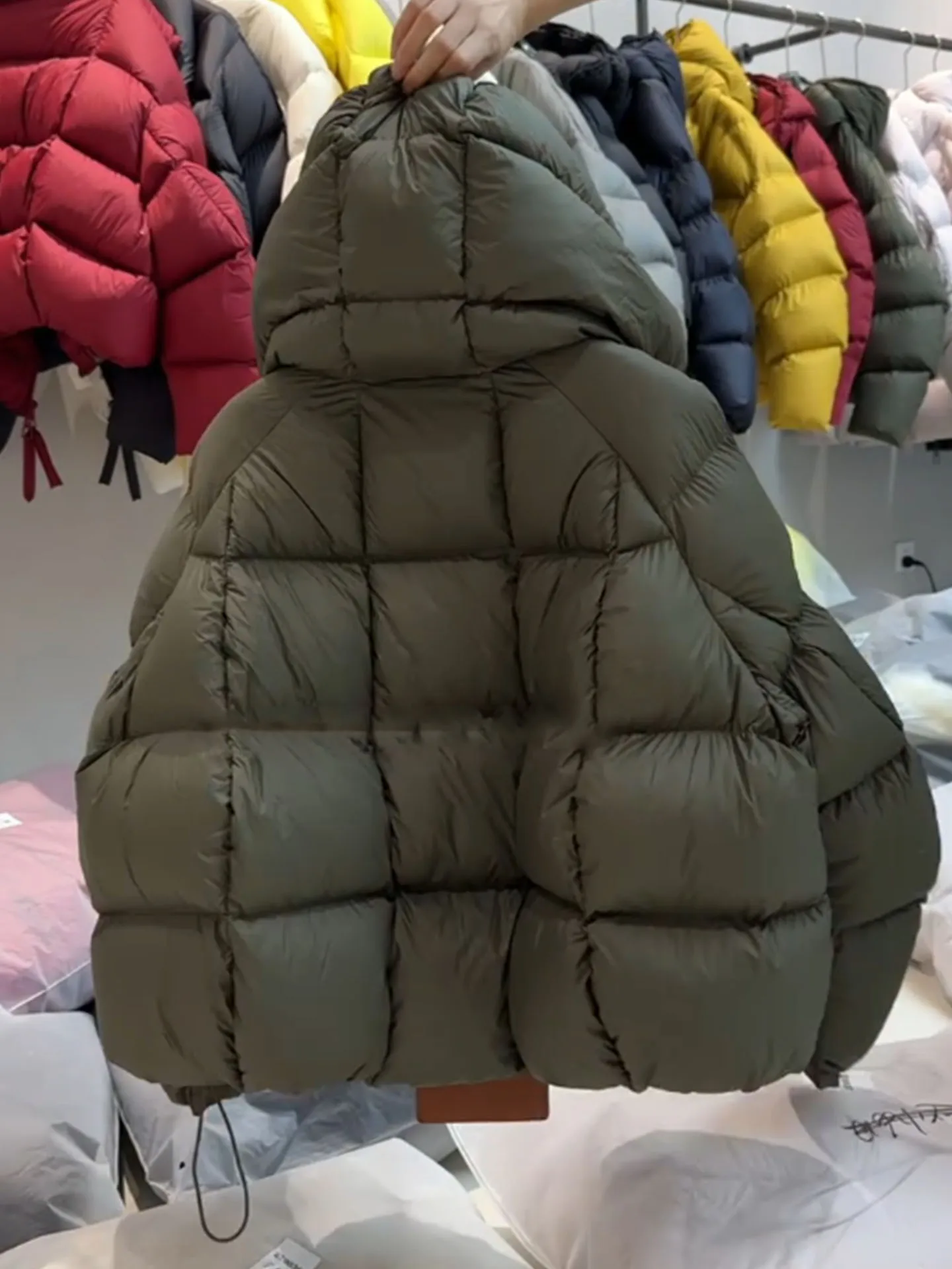 Único een ort Puffer Jaet Feminino 2025 Inverno Novo Sle Casaco de pão com capuz Tamanho pequeno Casacos Commute Faion Polyest...