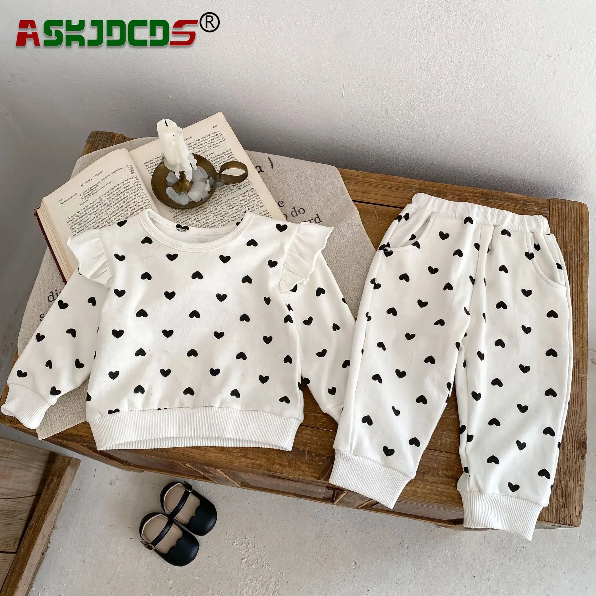 

Adorable Flutter Sleeve Footed Pants Set: Heart Print 2023 Autumn New In Baby Clothes 0-3 Years Cute