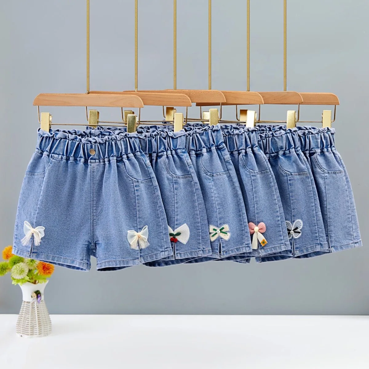 

The 2025 new style of high-slimming, stretchy and fashionable summer jeans for girls in children's clothing
