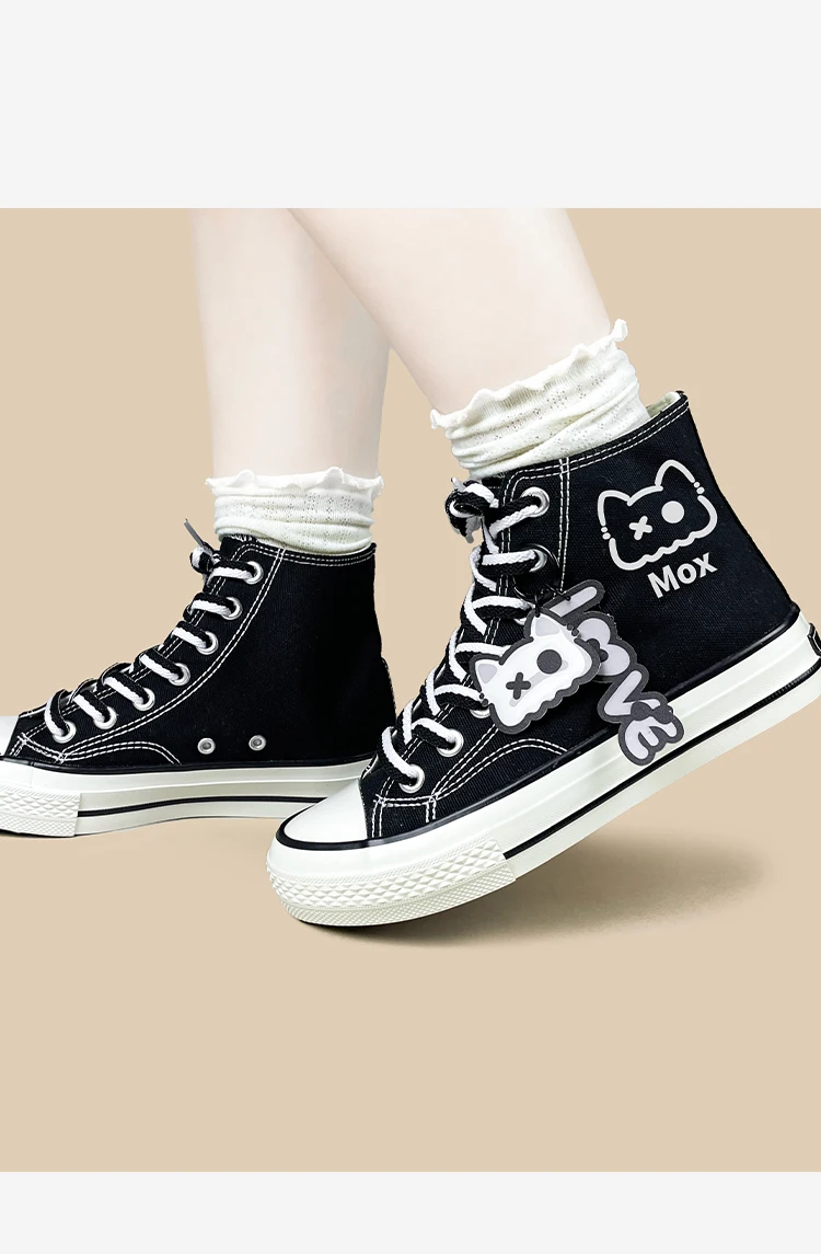 Amy und Michael Damen-Sneaker mit niedlichem Cartoon-Katzen-Charm, hohe Canvas-Schuhe, schwarze Schnür-Sneaker, Y2K Kawaii Mädchen-Freizeitschuhe – Detail 6