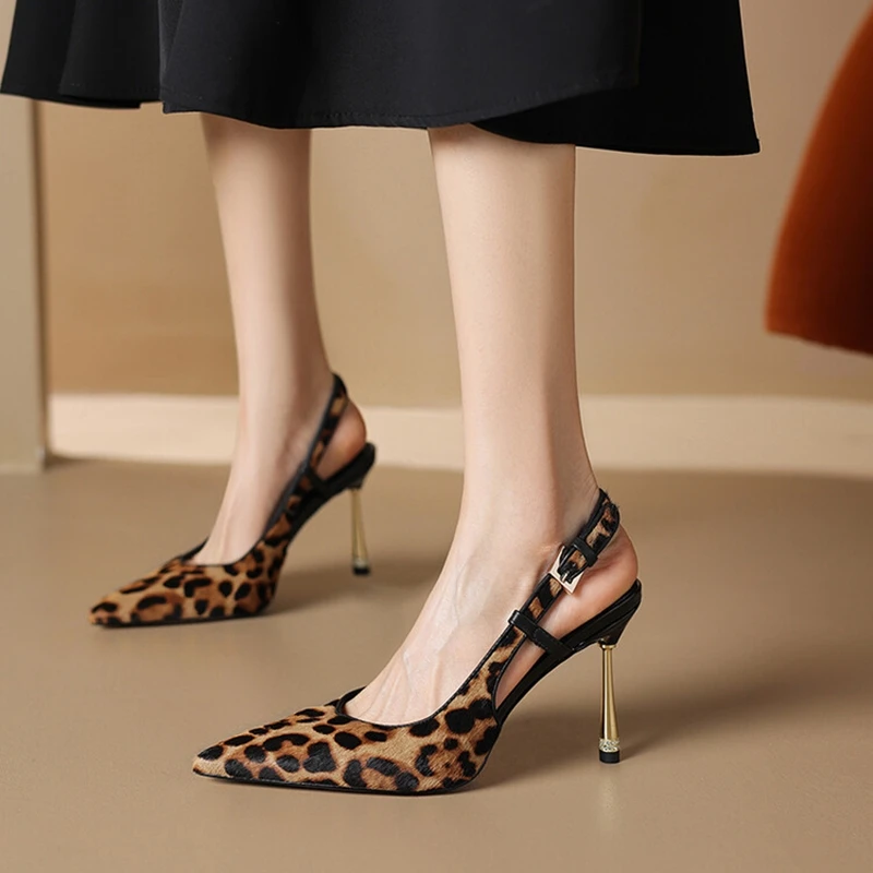 Nuovi sandali da donna estivi scarpe in crine di cavallo per le donne scarpe con tacco sottile a punta sandali eleganti con stampa leopardata