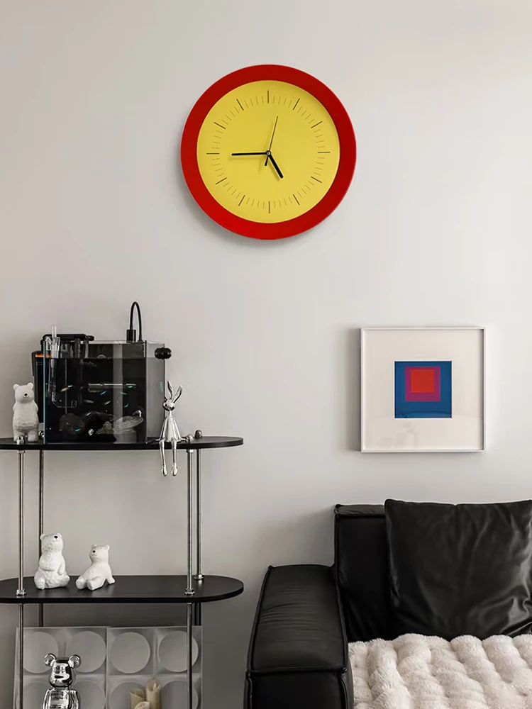 Memphis Design Circular Wall Clock Black Dial Quartz Movement Silver Hands Wall-Mounted Decorative Timepiece