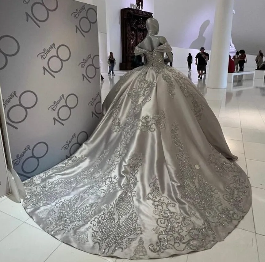 Vestidos plateados brillantes de princesa para quinceañera, apliques de cristal con hombros descubiertos, 15 años, graduación dulce 16