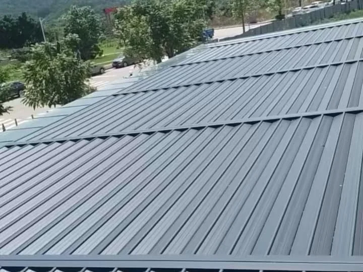 Thailand Heat Insulated Manual PVC Slat Skylight Electric Roof Curtain Blind Smart Roller Shutter Outdoor