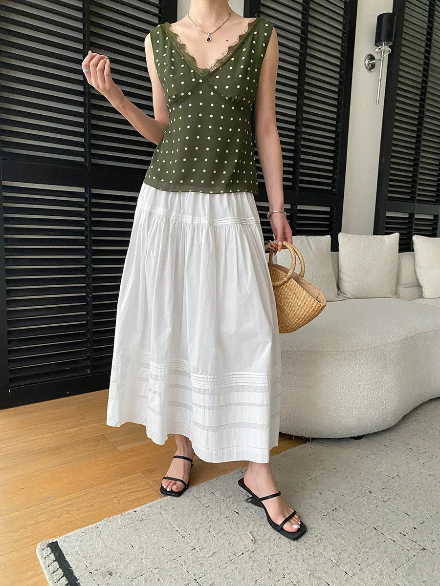 Sommerliche Damen-Weste im lässigen französischen Retro-Stil mit gepunkteter Spitze, Patchwork und V-Ausschnitt, schlank machend und ärmellos. – Detail 15