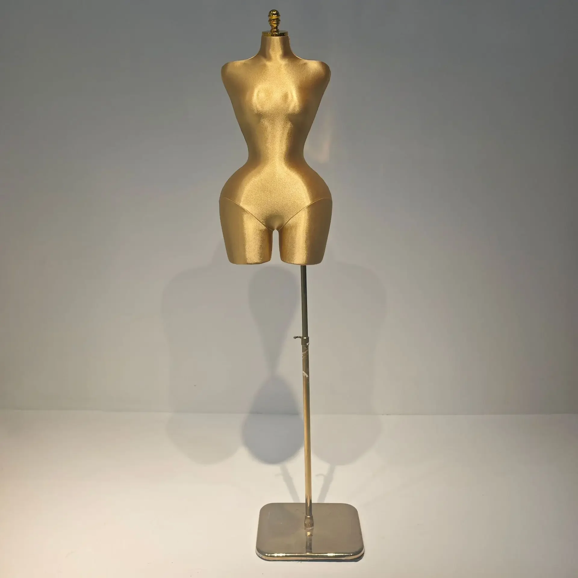 European and American clothing stores model props women's clothing large size full body big breasts big buttocks display stand