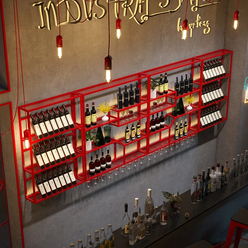 ชั้นวางไวน์ติดผนังสไตล์อินดัสเทรียล พร้อมไฟส่องสว่าง ดีไซน์สร้างสรรค์จากเหล็กดัดแกะสลัก เหมาะสำหรับร้านอาหาร บาร์ หรือสถานบันเทิง