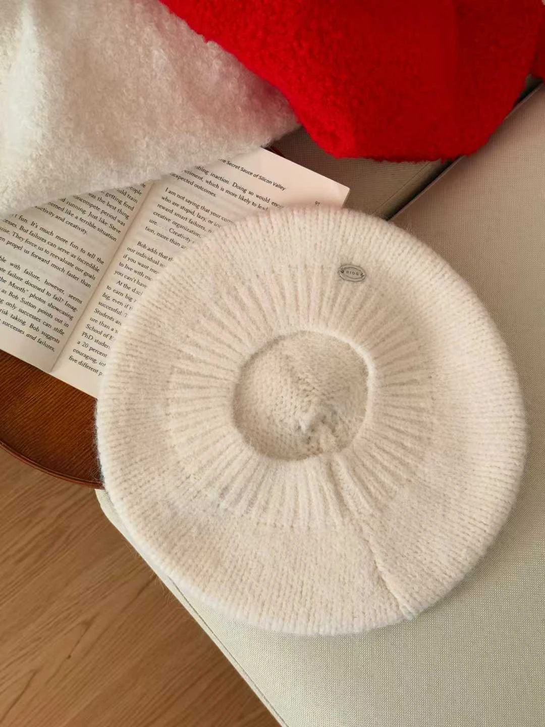 قبعة بيريه نسائية محبوكة بلون سادة، قبعة رسام كلاسيكية مسطحة لأسلوب الخريف/الشتاء غير الرسمي