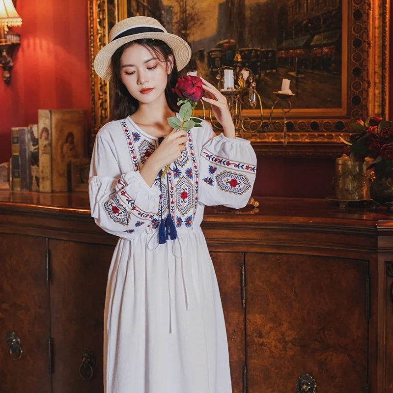 Ethnic Style Retro Dress 2023 Summer Waist Collection Cotton Hemp Middle Sleeve Flower Embroidery Dress Factory Direct Robe