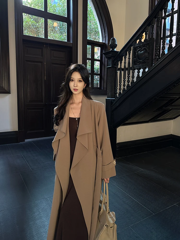 

Ele длинное женское пальто Briti Sle ape Верхняя одежда Весна Осень Новая модель Свободный крой Обычный тонкий чистый цвет