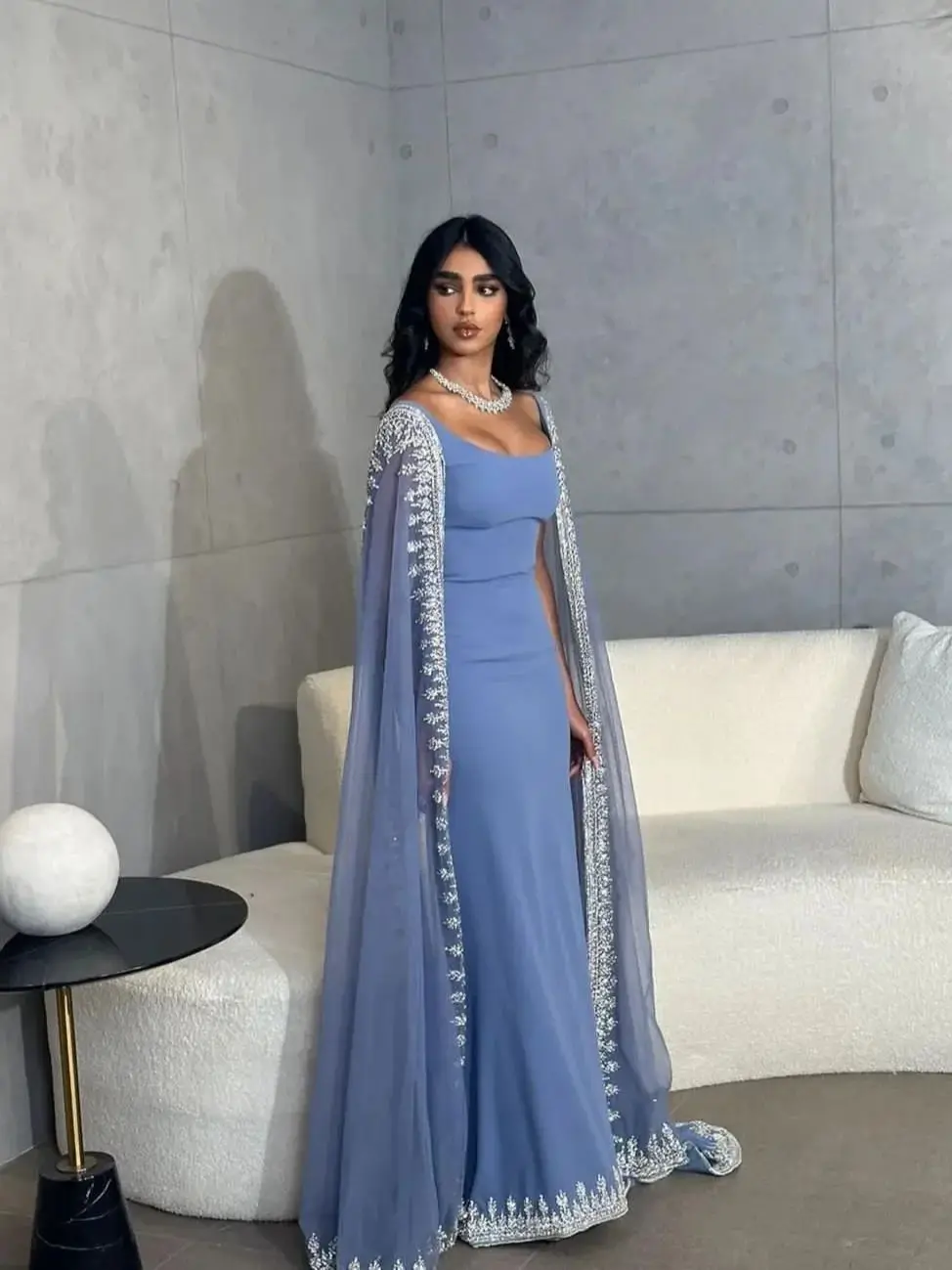 Robe de soirée bleue poussiéreuse arabe de Dubaï pour femmes, cape initiée à la dentelle, satin, mousseline de soie, Rh, quelle que soit la longue robe élégante, robe éducative, 2024