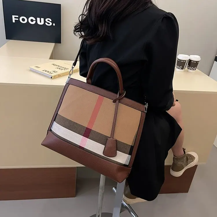 Classic Fashionable Diaper Bag For Women Elegant Crossbody Handbag Luxury Designer Minimalist Vintage Large Capacity Tote Bag