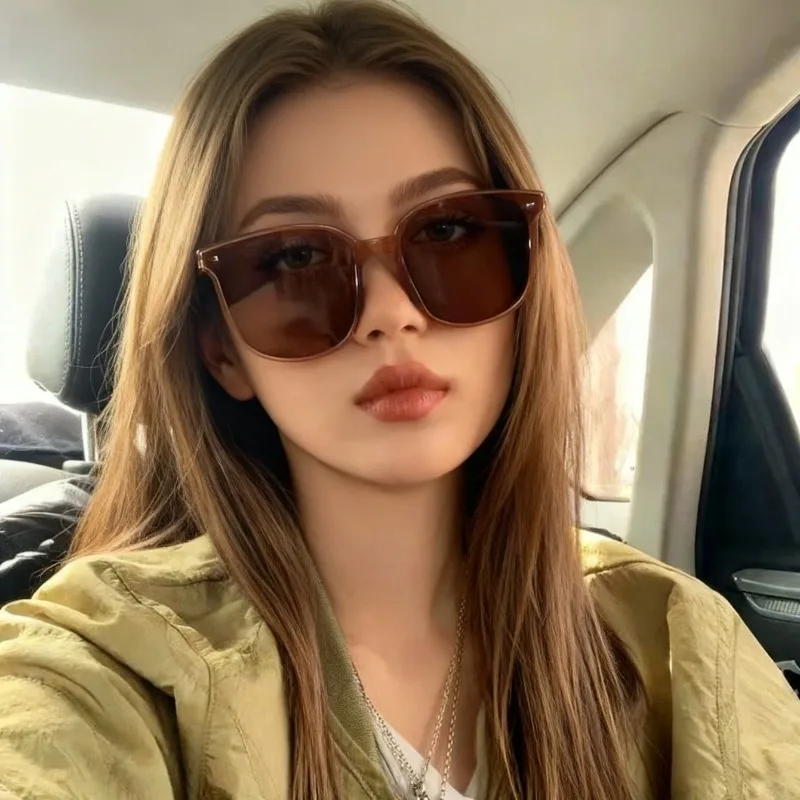Neue universelle faltbare modische Sonnenbrille für Damen und Herren, leicht, elegant, tragbar, trendiges Zubehör