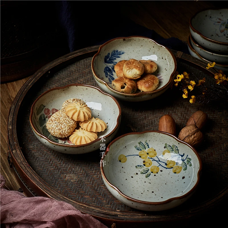 

Hand-painted blue-and-white clay dishes in Jingdezhen, snacks, small dishes, tea ceremony, Chinese dim sum dishes