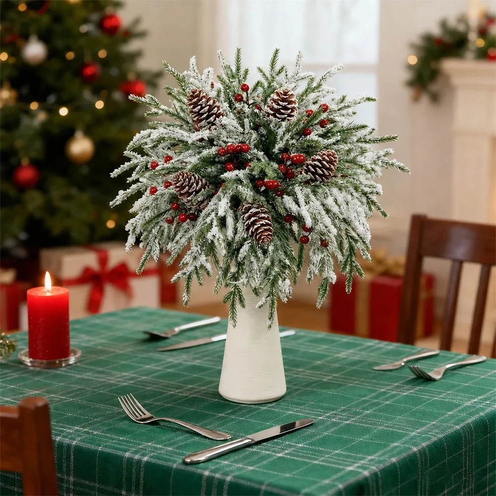 15 Stück künstliche Norfolk-Kiefernzweige mit roten Beerenstielen für Weihnachtsbaumschmuck, Festival, Vase, DIY-Girlande, Weihnachtsdekoration – Detail 4