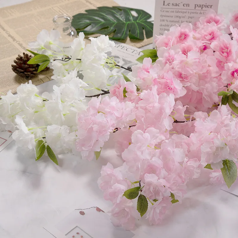 5Pcs fiori artificiali Sakura Branch decorazioni per eventi per feste fai da te Bouquet da sposa decorazioni per la casa fiore di seta Cherry