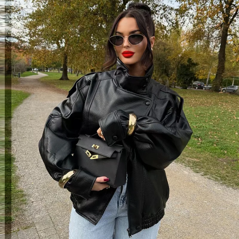 แจ็คเก็ตบอมเบอร์หนังสีดำสำหรับผู้หญิงรุ่นใหม่จาก HXAO แจ็คเก็ตครอปทรงโอเวอร์ไซส์ แจ็คเก็ตซิปแขนยาวสำหรับใส่กลางแจ้ง