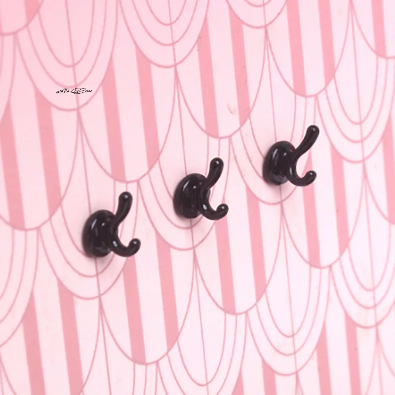 3 uds 1:12 muebles para casa de muñecas Mini gancho de pared de Metal percheros para ropa colgador de pared modelo cocina accesorios para casa de muñecas