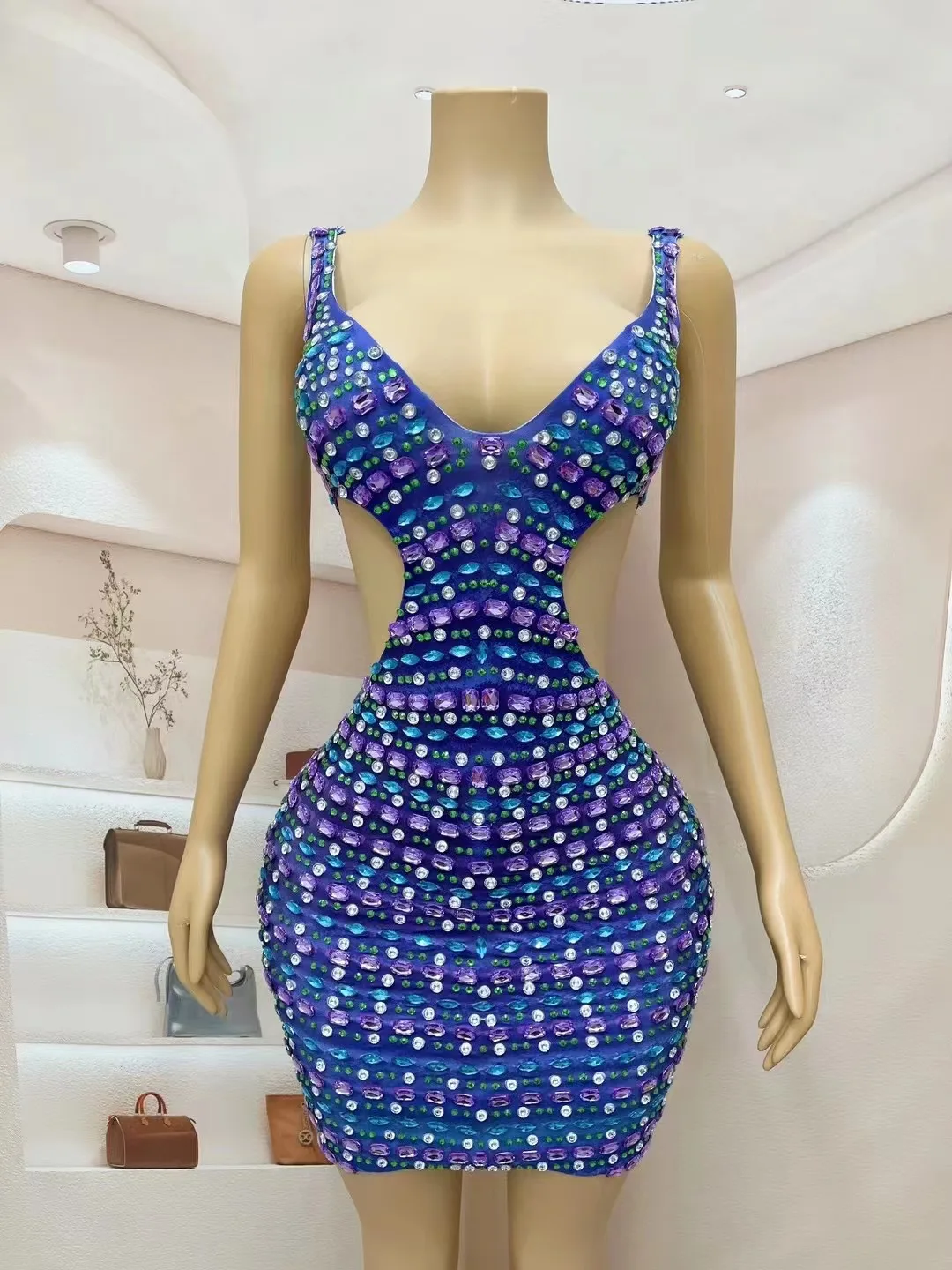 

Sparkly Color Diamonds Cut Out Sleeveless Blue Sexy V Neck Short Dress Women Luxury Evening Party Celebrity Elegant Prom Gowns