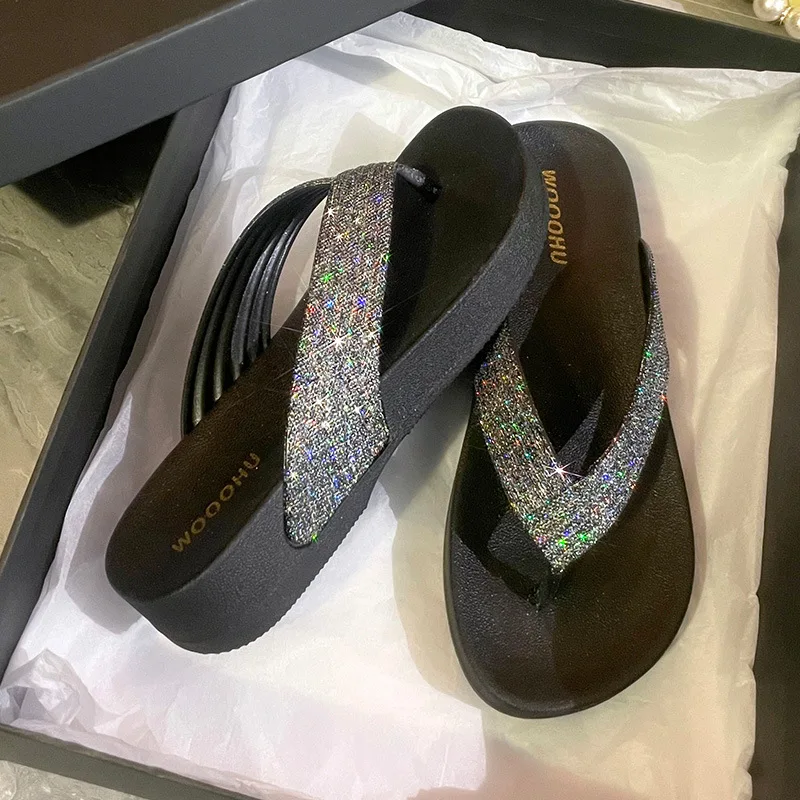 Melhor venda mulheres slides qualidade strass inclinação salto antiderrapante sandálias coreano moda verão versátil flip-flops legal chinelo