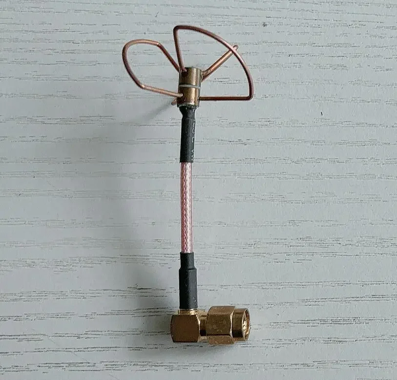Aomway 5.8G 3dBi 5.8GHz Circular Polarized Antenna Straight / Right Angled SMA 3-Leaf Clover FPV Long Range High Gain Antenna