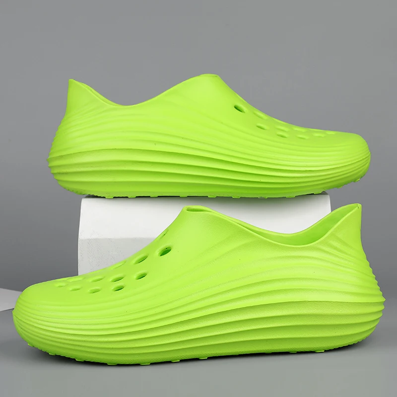 صنادل رجالية صيفية كبيرة الحجم مضادة للانزلاق ومقاومة للاهتراء للقيادة في الهواء الطلق أحذية الشاطئ الرياضية شباشب تصميم بفتحة قابلة للتنفس