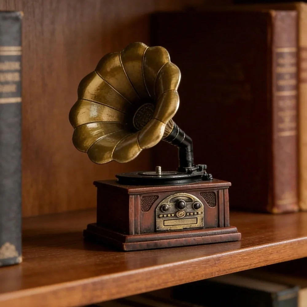 Vintage Gramophone Model Resin Statue Retro Phonograph Sculpture Antique Desk Decor Ornament for Study Library Cafe Bar Home