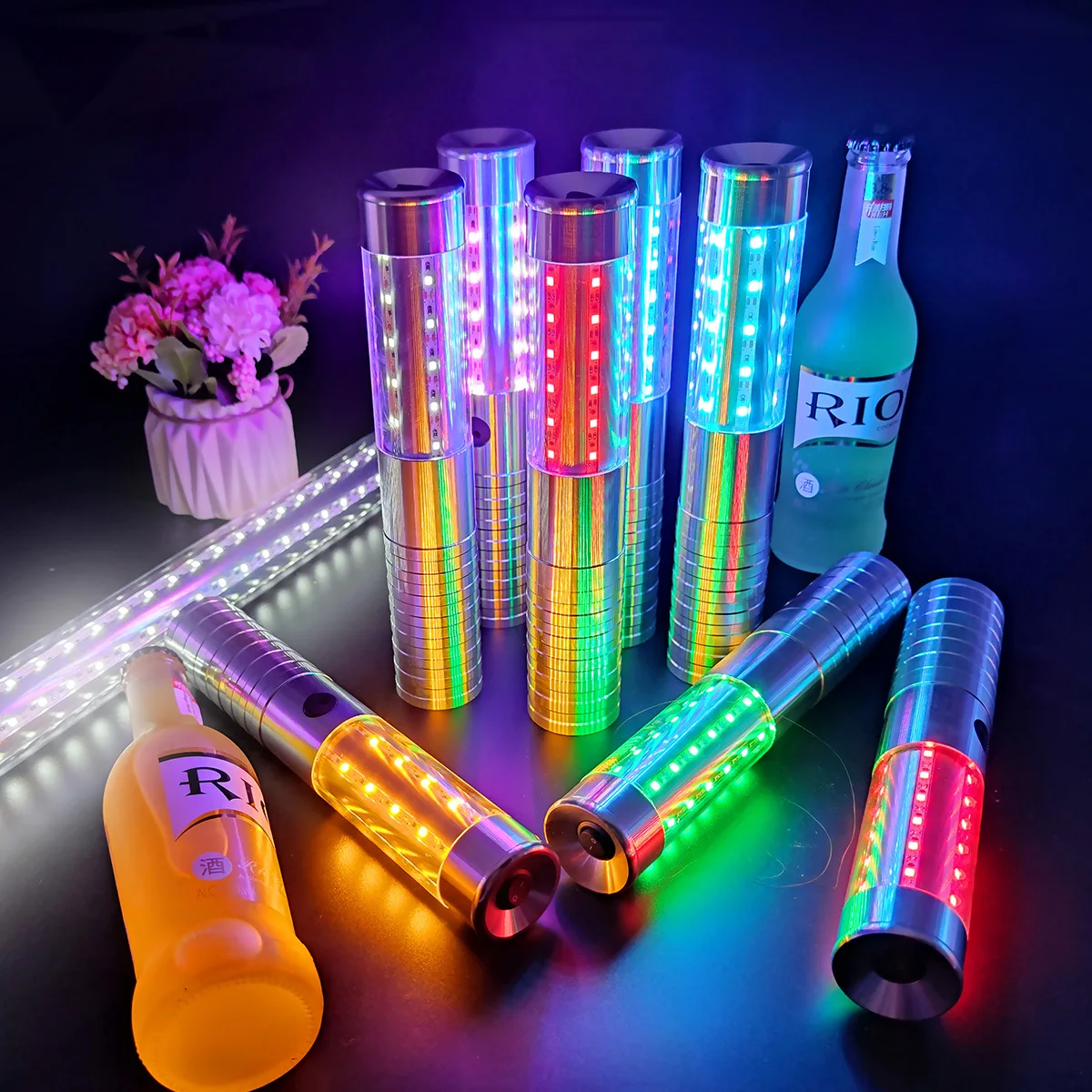 

D2 Rechargeable Flashlight LED Flash Sticks Atmosphere Champagne Wine Bottle Light for Nightclub KTV Bar Strobe Baton Flash Rod