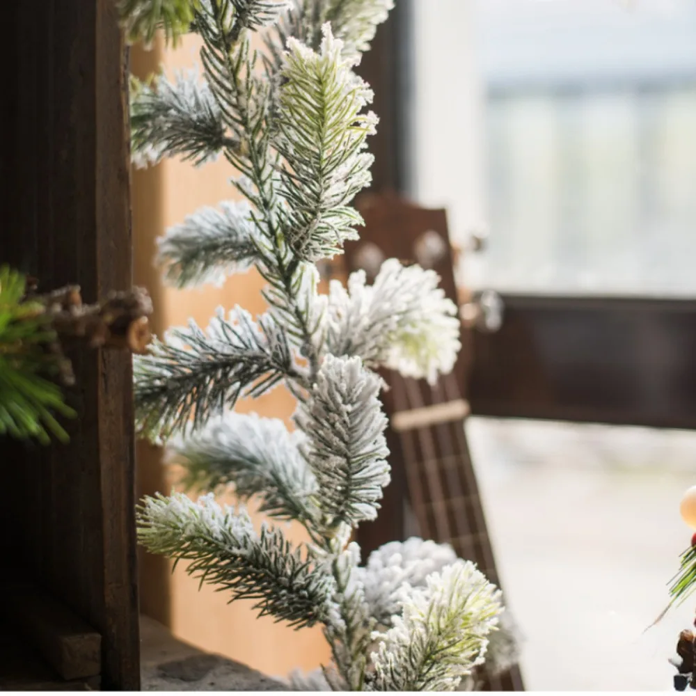 Weihnachtsgirlande aus künstlichem PE zum Aufhängen, Rattan, dekorative Zederngirlande mit LED-Lichtgirlande für Kaminsims, Kamin, Tischdecke – Detail 6