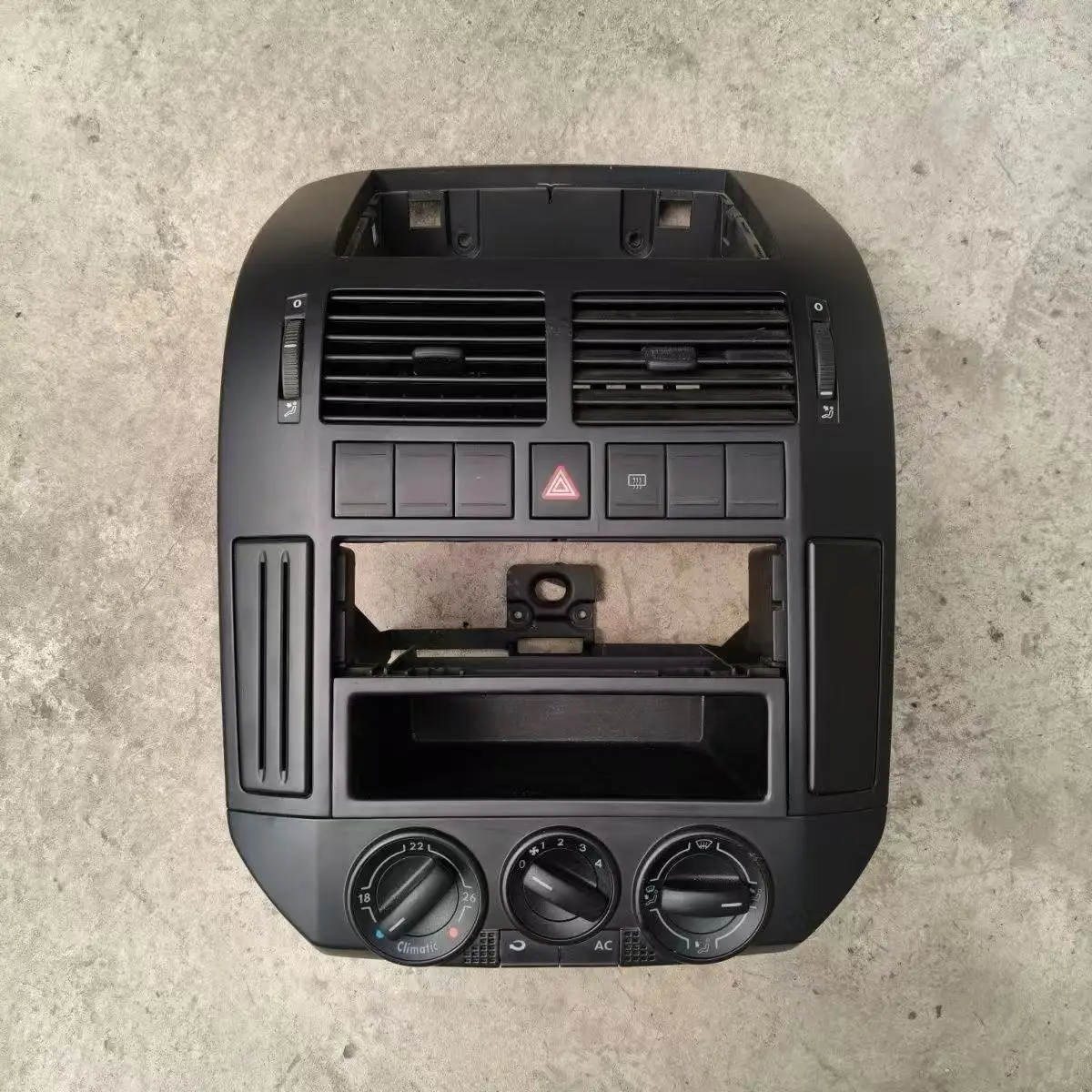 HUIYAN Car Accessories 85% NEW Original Black Central Control Panel with Air Vents for VW Polo 2004-2010