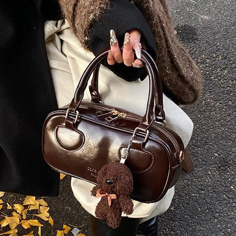 

Винтажная женская сумка через плечо из лакированной кожи, ретро-сумка-боулинг для женщин, вместительная сумка через плечо с подвеской