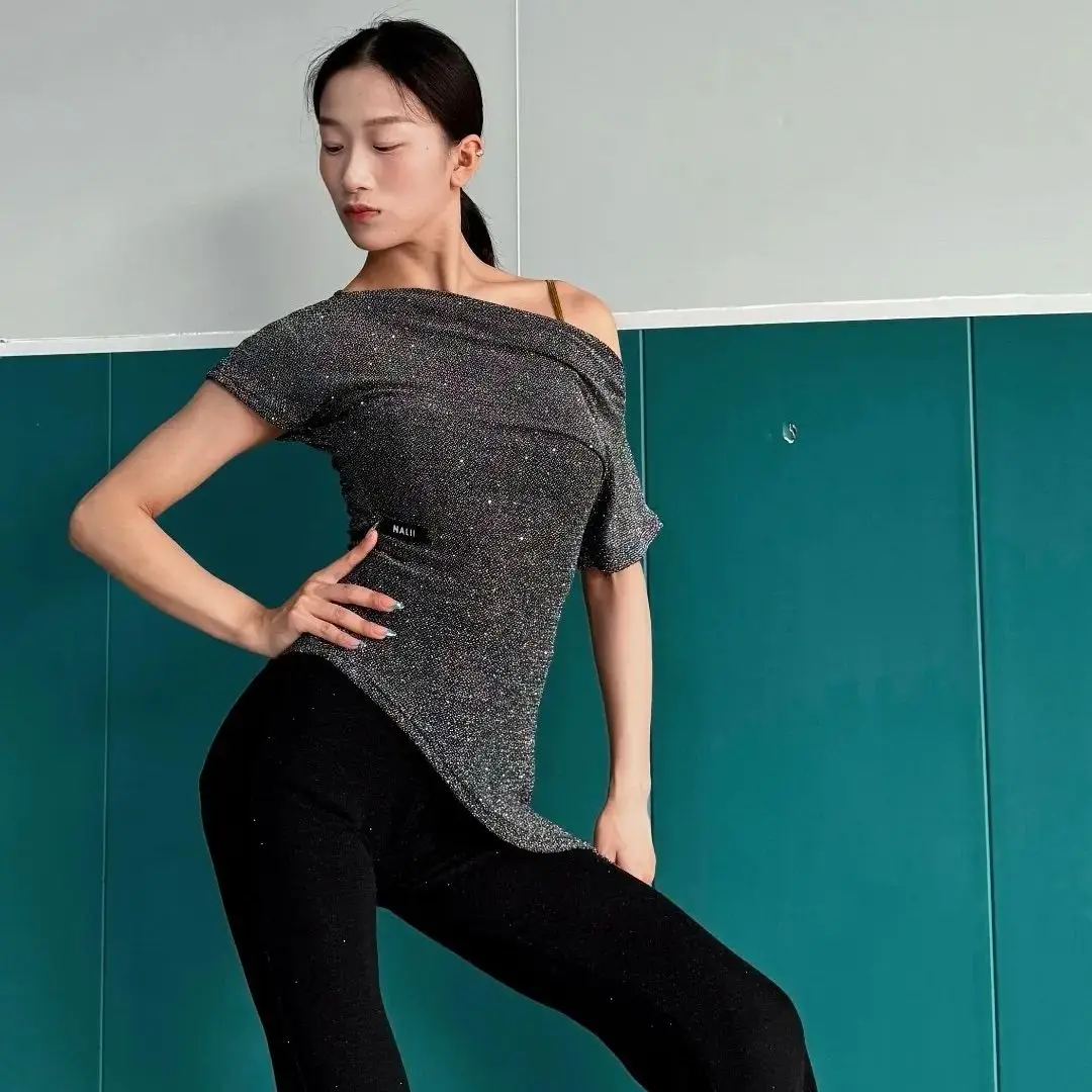 

Костюмы для латинских танцев, тренировочная одежда, блестящий топ с наклонными плечами, брюки-клеш, тренировочный костюм для женщин, латинское платье DN21252