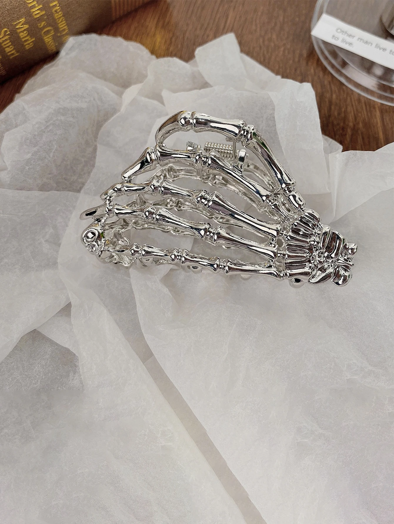 1pcs Halloween Skull Hand Shaped Hair Grab Clip Hair Bun Maker Trendy Hair Styling Accessories For girl And daily use Wear