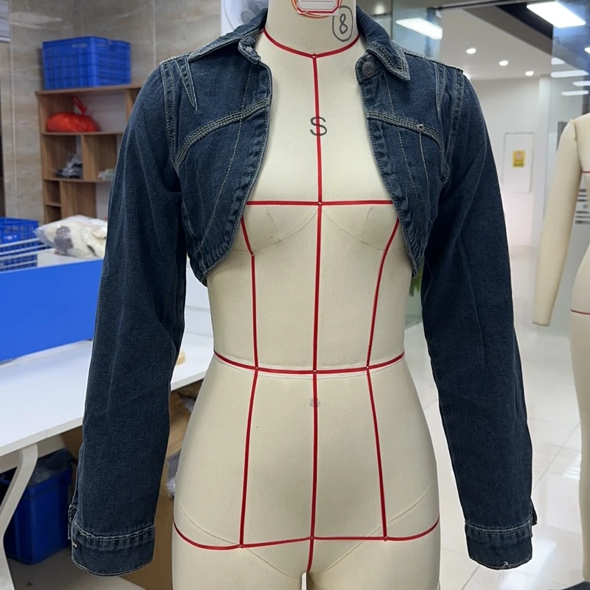 Women's Cropped Denim Jacket Long Sleeve Button up Blue Jean Lightweight Casual Coat Stylish Fall Outerwear for Ladies