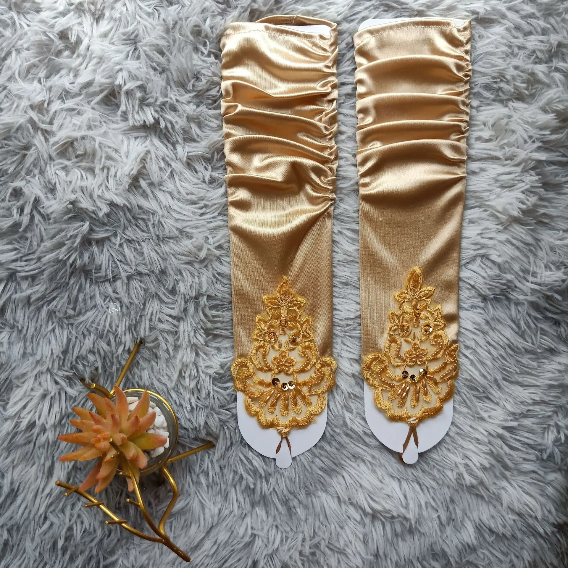 Branco marfim vermelho ouro preto luvas de noiva feminino babados sem dedos casamento promparty luvas de cetim comprimento do cotovelo frisado gants