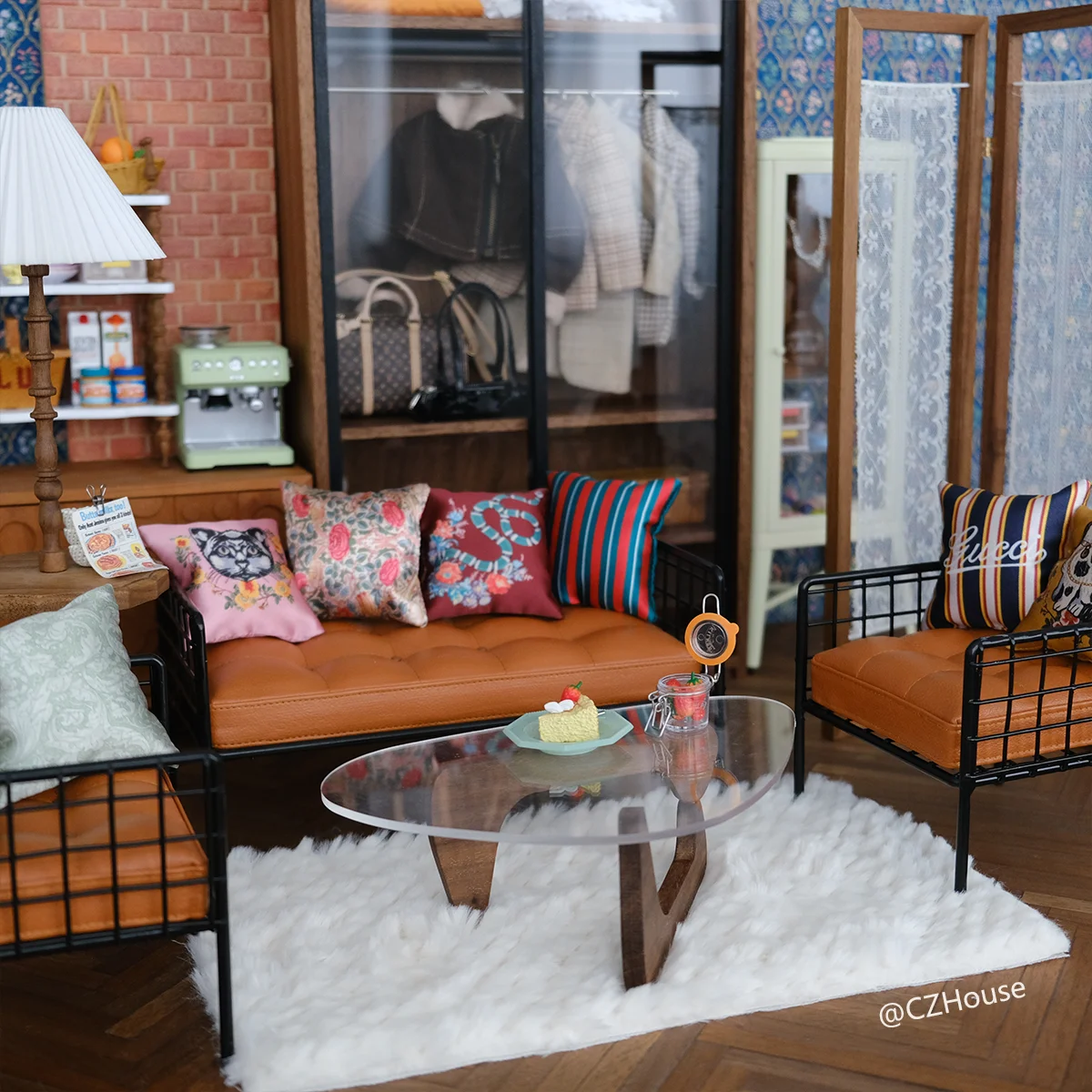 

1/6 Bjd Blyth Soldier Lol Miniature Dollhouse Furniture Metal Leather Sofa Pillow Tea Table Doll Accessories Scene Shooting Prop