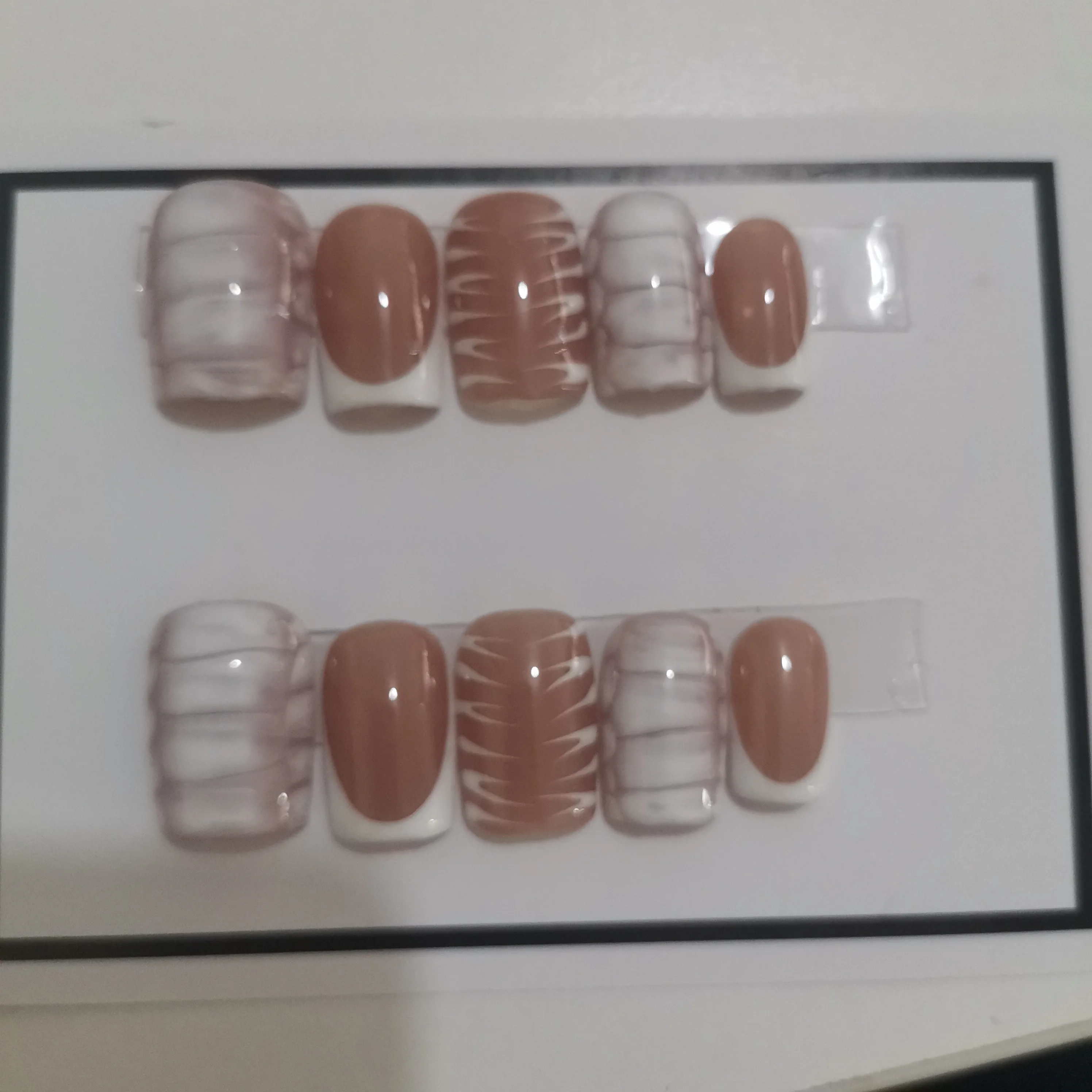 Wholesale 10pcs Hand Painted Gel Press Nails Beautiful Luxury Red And Green French Handmade Nails