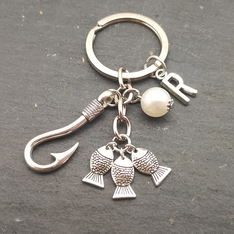 Creative Keychain 26 Letters Fish Hook Pearl Irregular Pendant Goldfish Key Chains Men Women Charm Bag Key Wallet Jewelry Gift